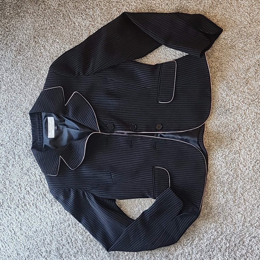~Tahari~ Arthur S. Levine Blazer